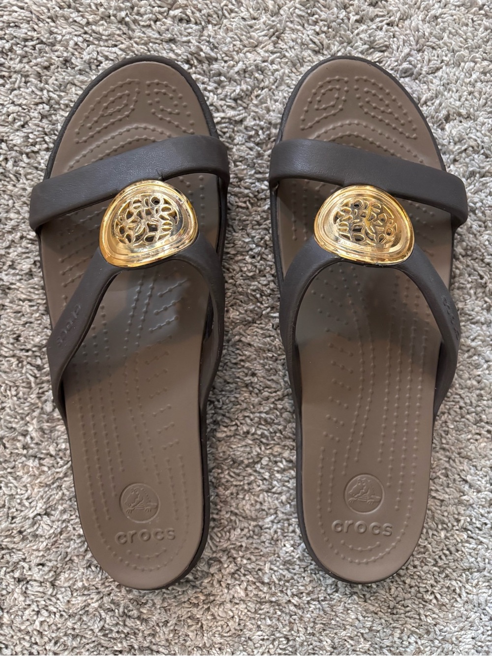 Crocs Brown Slip On Sandals Gold Medallion Walking Beachy Vacation Size 11